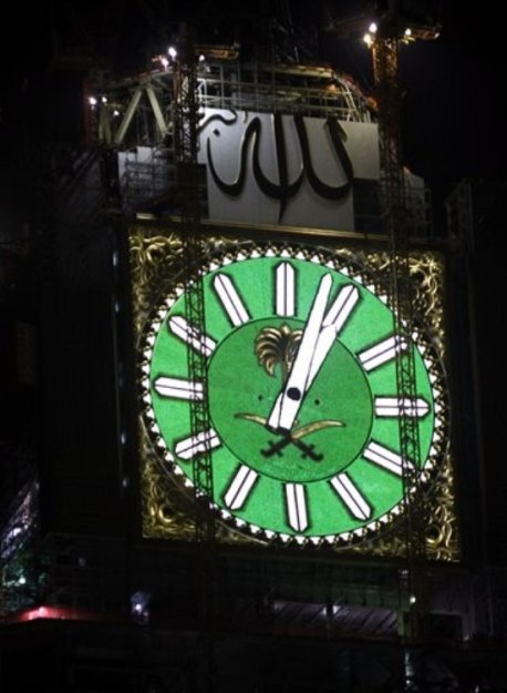 В Мекке запущены самые большие в мире часы