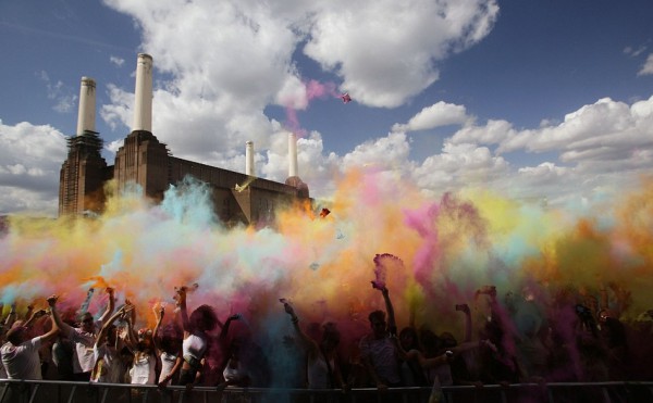 Краски и счастье: фестиваль цвета в Лондоне