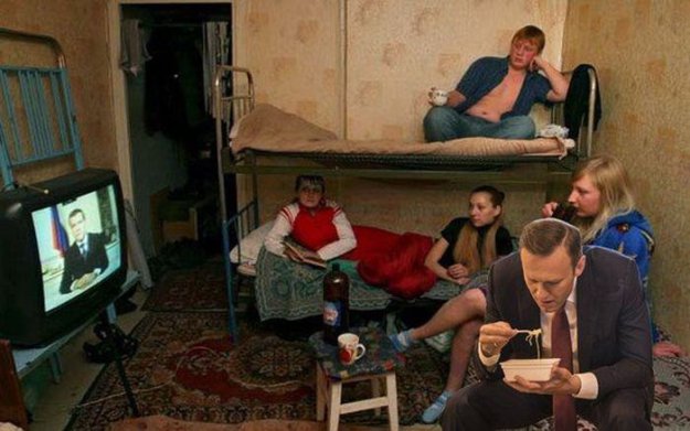 Навальный с лапшой «Доширак» стал героем фотожаб