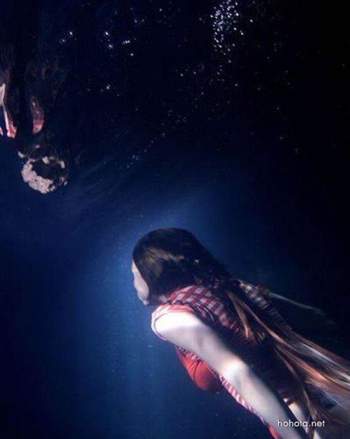 Девушки под водой