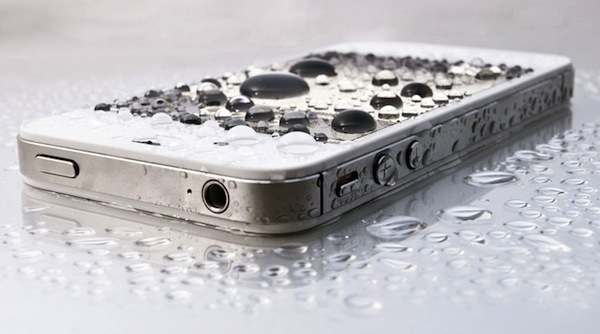 Как оживить телефон после воды
