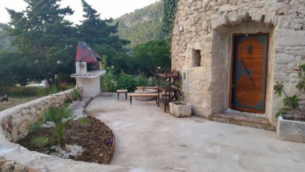 Старинную мельницу на хорватском острове превратили в домик для туристов