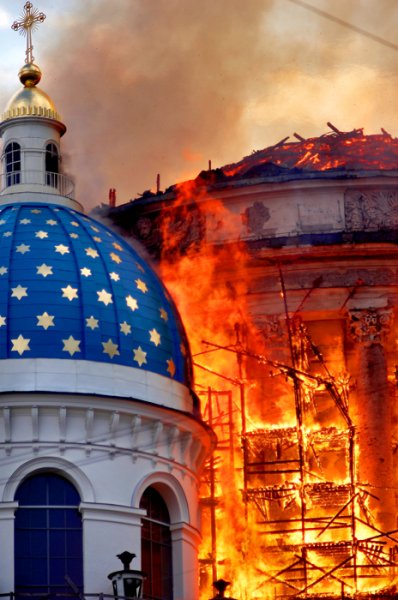 25 августа (пятница) в Питере загорелся Троицкий Собор