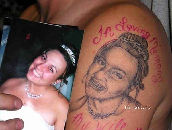 Парень решил сделать себе татуировку с изображением его девушки.