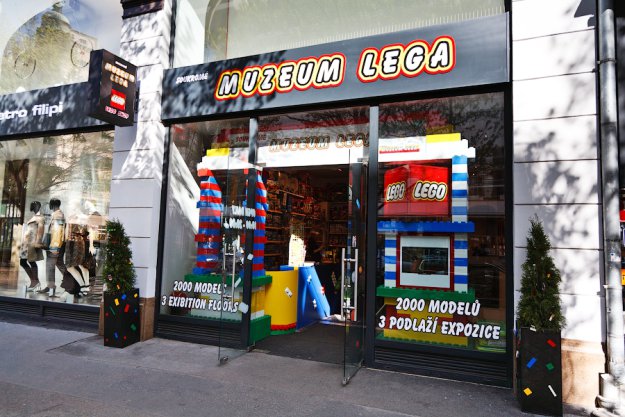   LEGO