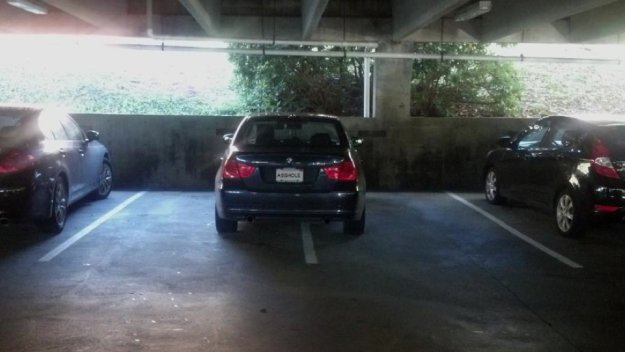 Как нужно парковать BMW