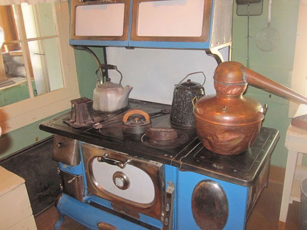 Старинные кухонные плиты
