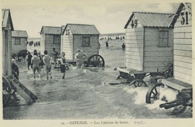 Купальные фургоны - неотъемлемая часть пляжей в XVIII и XIX веках