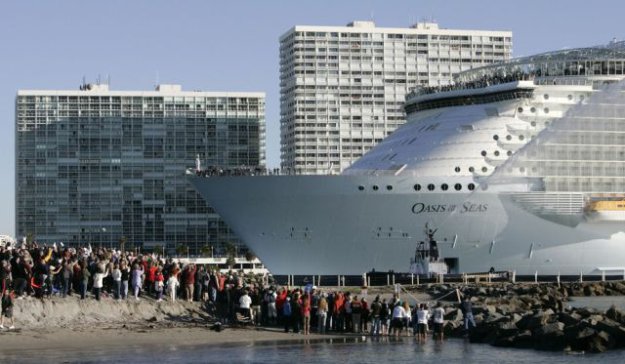 Allure of the Seas - самый большой круизный лайнер