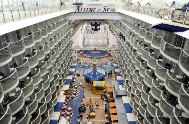 Allure of the Seas - самый большой круизный лайнер