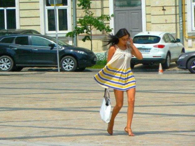 В Самаре по улице Подшипникова бегает голая женщина