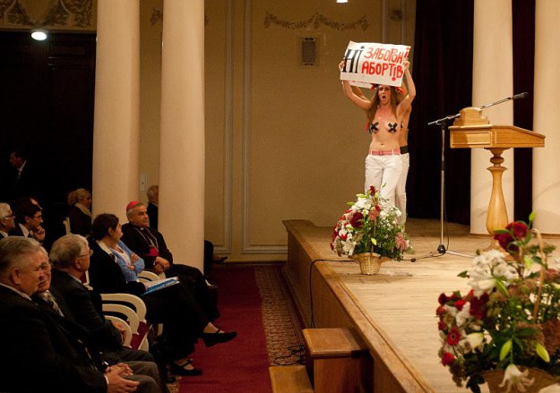 FEMEN снова чудят