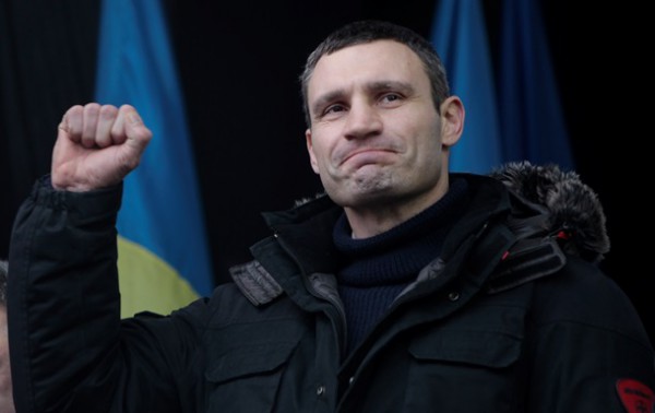 Лидер удара попросил митингующих продлить перемирие с силовиками Лидер удара попросил митингующих продлить перемирие с силовиками