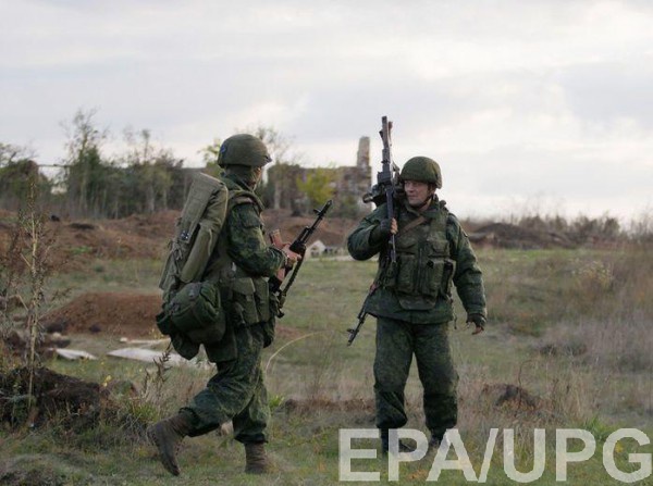 Боевик "служил" на КПП