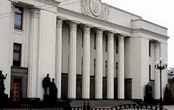 Некоторые нардепы все еще остаются в здании ВР Некоторые нардепы все еще остаются в здании ВР