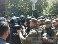 Под АП подрались бойцы Айдара и правоохранители
