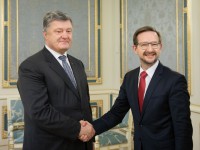 Порошенко и генсек ОБСЕ обсудили введение миротворцев ООН на Донбасс