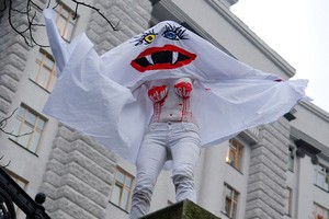 ���������� FEMEN � ������ ��������� ��������� �� ����� ����� �������
