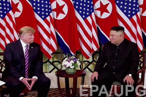 Президент США Дональд Трамп и лидер КНДР Ким Чен Ын