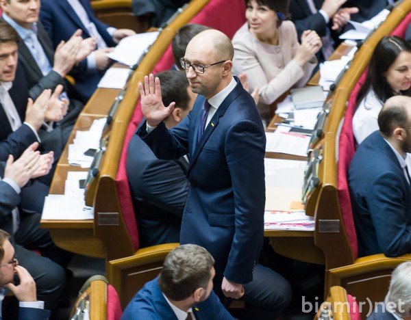 Яценюк ушел в отставку