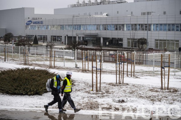 Завод Samsung временно закрыли