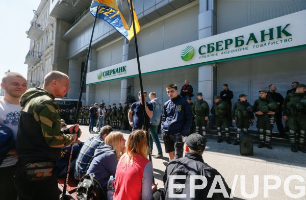 В середине марта Украина ввела санкции против украинских "дочек" Сбербанка