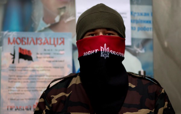 Правый сектор не исключает войны в Крыму Правый сектор не исключает войны в Крыму