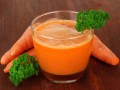 Почему женщинам нужно пить морковный сок