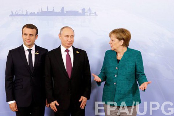 Эммануэль Макрон, Владимир Путин и Ангела Меркель