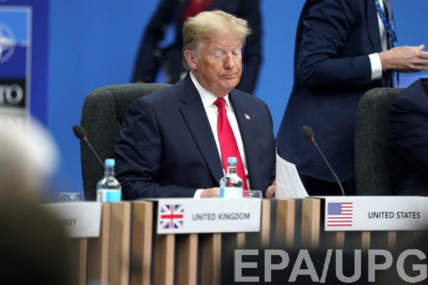 Мировые лидеры шутили над Трампом на встрече НАТО
