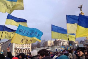 На Майдане Незалежности остаются митингующие На Майдане Незалежности остаются митингующие