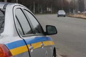 Гаишники появились и на узких улочках Гаишники появились и на узких улочках