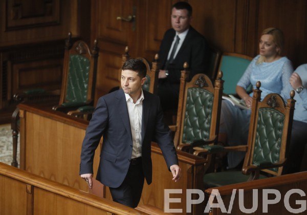 О решении распустить парламент президент объявил сразу после инаугурации