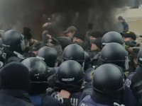 Появилось видео драки под Верховной Радой
