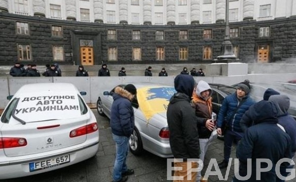 Верховная Рада снизила акциз на ввоз автомобилей на еврономерах
