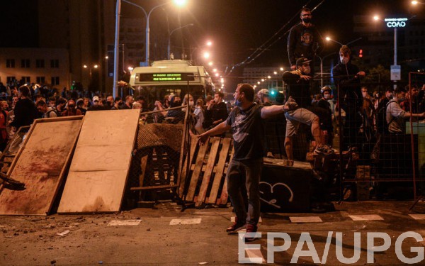 В Беларуси появляются первые баррикады