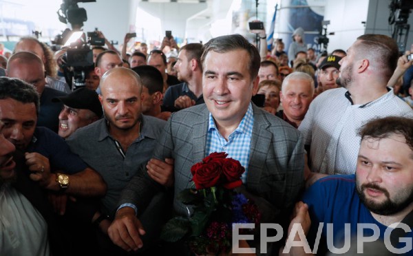 Саакашвили рассказал о случайной встрече с Порошенко после депортации