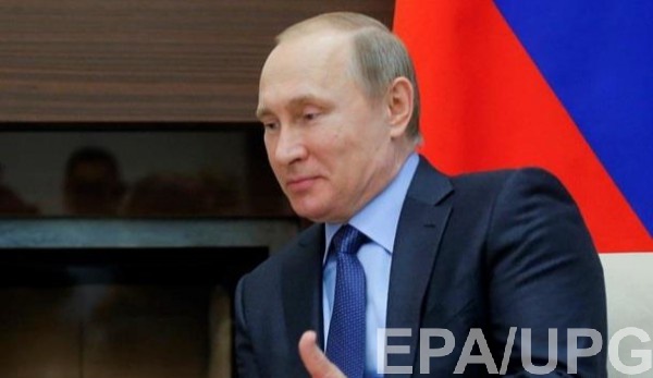 Путин заявил Макрону, что Навальный мог отравиться сам