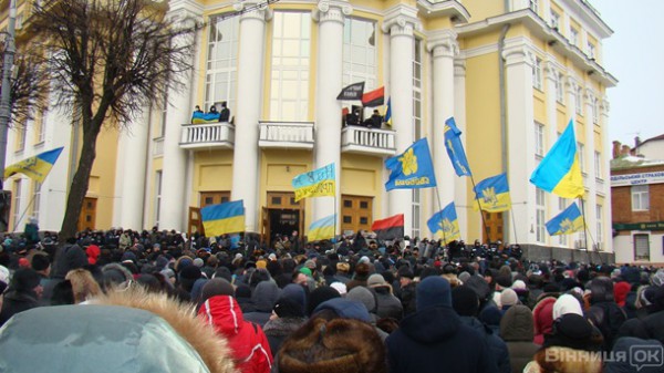 Митинг перед зданием ОГА в Виннице