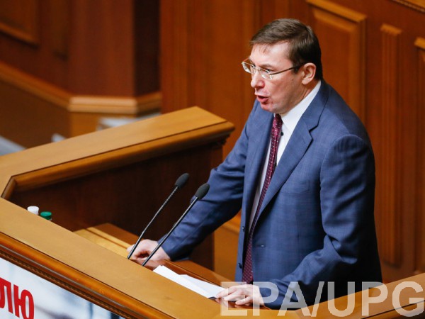 Луценко сообщил об обысках у продавца сигарет