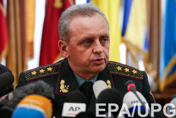 Муженко также сообщил, что Россия отправляет десятки тысяч военных в Крым