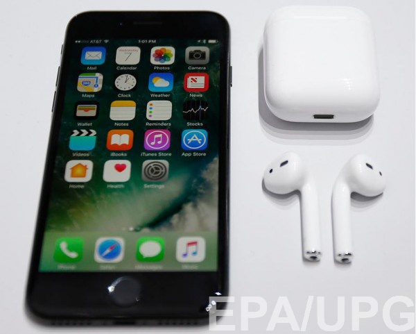 Владельцы AirPods массово жалуются AirPods