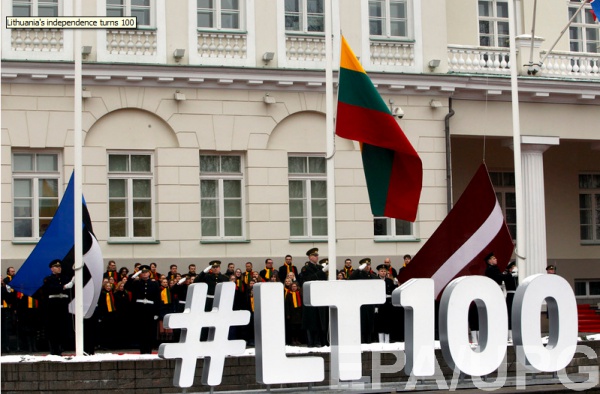Этот жест был сделан в честь того, что Литва празднует 100-летие восстановления государственности