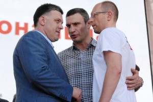 Тягнибок призвал митингующих пикетировать квартиры виновных в избиении Тягнибок призвал митингующих пикетировать квартиры виновных в избиении