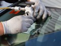Как отремонтировать трещину в стекле автомобиля