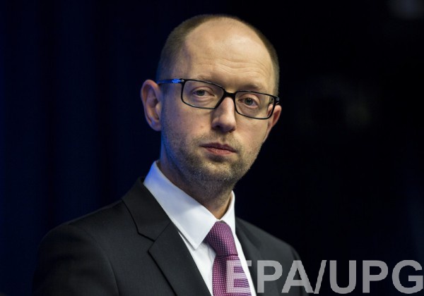 Глава Кабмина требует от РФ объяснить причины запрета движения автомобилей с украинской регистрацией