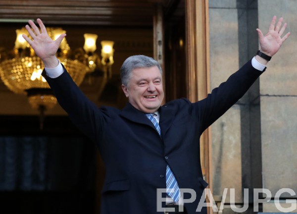 Порошенко раздает награды напоследок