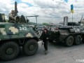В Киеве колонна БТР устроила пробку на Жулянском путепроводе