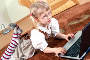 Дети до пяти быстрее осваивают компьютер