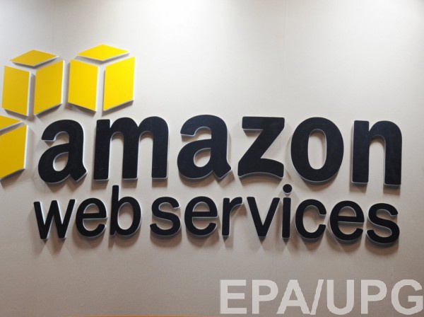 Amazon продавал диванные подушки и детские футболки с “серпом и молотом“
